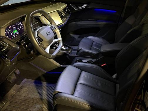 Mythos Black Metallic 2022 Audi Q4 e-tron Prestige 50 quattro
