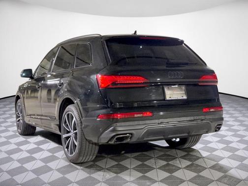 Mythos Black Metallic 2025 Audi Q7 45 Premium Plus