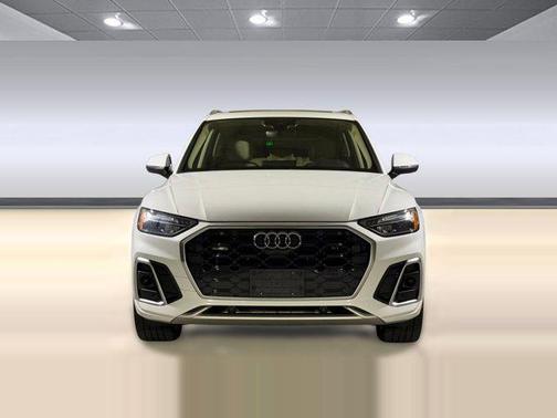 Glacier White Metallic 2023 Audi Q5 45 S line Premium Plus