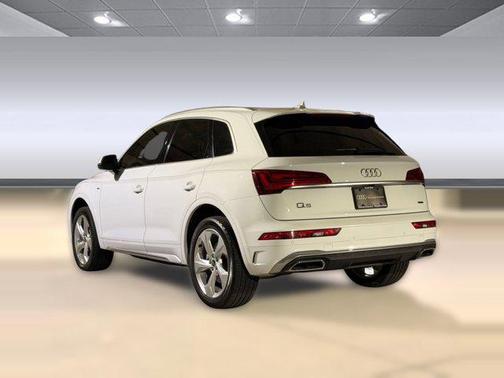 Glacier White Metallic 2023 Audi Q5 45 S line Premium Plus