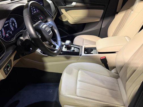 Glacier White Metallic 2023 Audi Q5 45 S line Premium Plus