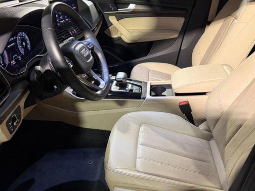 Glacier White Metallic 2023 Audi Q5 45 S line Premium Plus