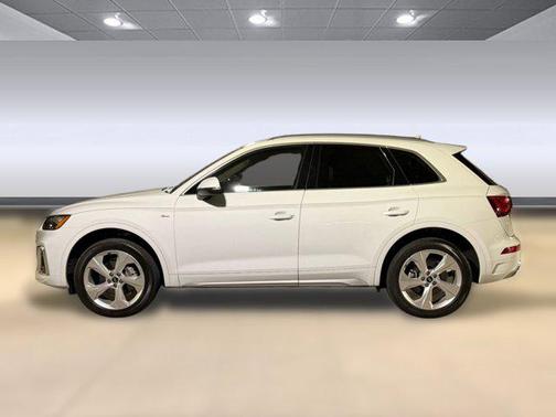 Glacier White Metallic 2023 Audi Q5 45 S line Premium Plus