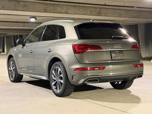 Chronos Gray Metallic 2023 Audi Q5 45 S line Premium Plus