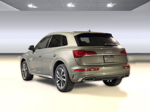 Chronos Gray Metallic 2023 Audi Q5 45 S line Premium Plus