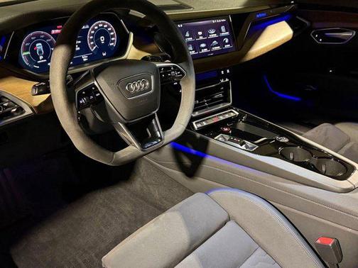 Mythos Black Metallic 2024 Audi e-tron GT Prestige quattro