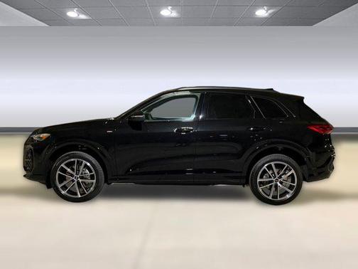 Mythos Black Metallic 2026 Audi Q5 Premium Plus TFSI quattro S tronic