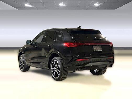 Mythos Black Metallic 2026 Audi Q5 Premium Plus TFSI quattro S tronic