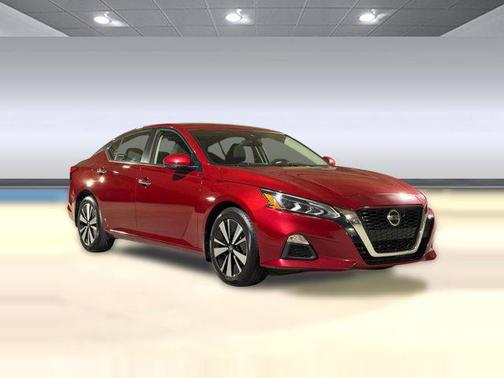 Scarlet Ember Tintcoat 2022 Nissan Altima 2.5 SV