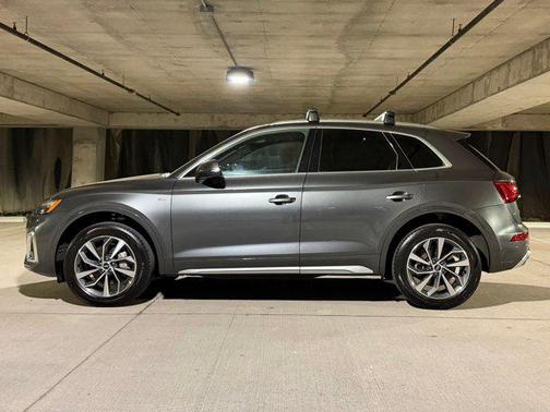 Daytona Gray Pearl Effect 2022 Audi Q5 45 S line Premium