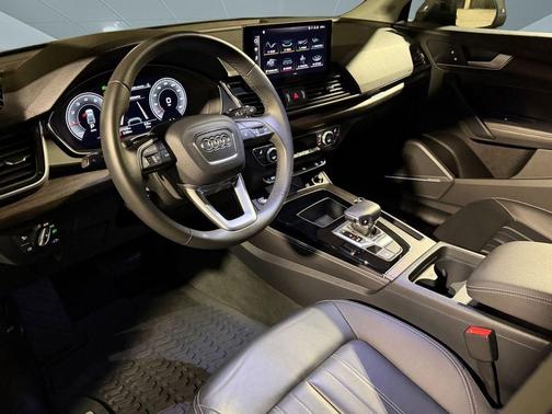 Daytona Gray Pearl Effect 2023 Audi Q5 45 S line Premium Plus