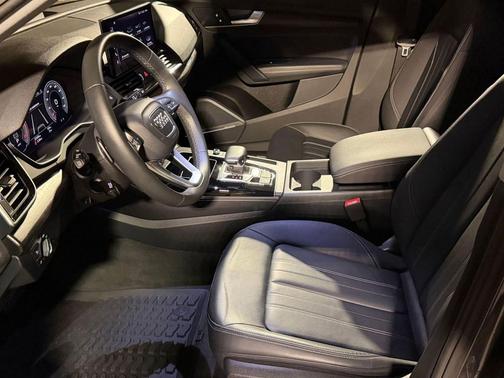 Daytona Gray Pearl Effect 2023 Audi Q5 45 S line Premium Plus