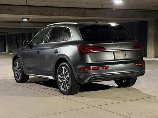Daytona Gray Pearl Effect 2023 Audi Q5 45 S line Premium Plus