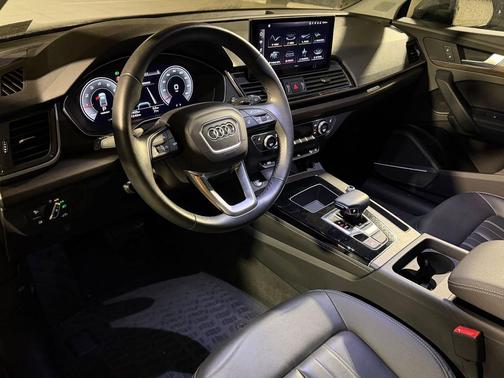 Daytona Gray Pearl Effect 2023 Audi Q5 45 S line Premium Plus