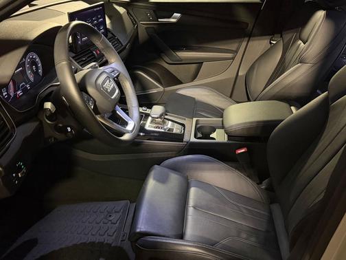 Glacier White Metallic 2023 Audi Q5 45 S line Premium Plus