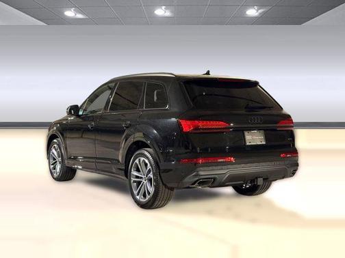 Mythos Black Metallic 2026 Audi Q7 45 Premium