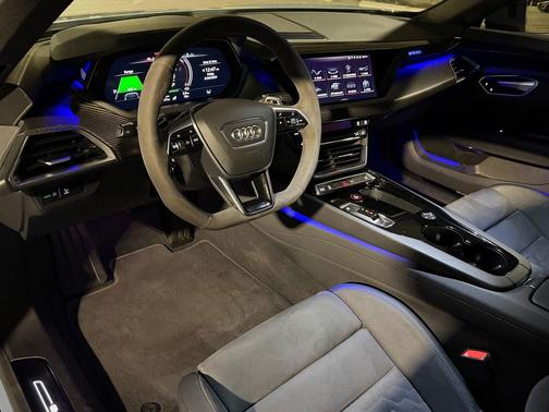Kemora Gray Metallic 2024 Audi e-tron GT Premium Plus quattro