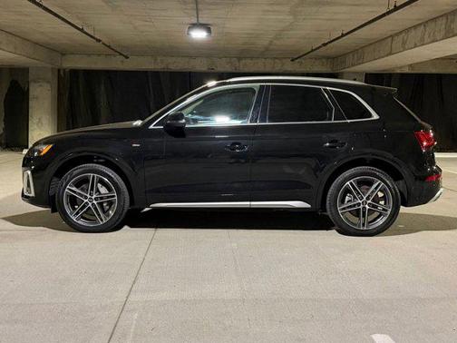 Mythos Black Metallic 2024 Audi Q5 55 S line Premium