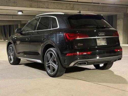 Mythos Black Metallic 2024 Audi Q5 55 S line Premium