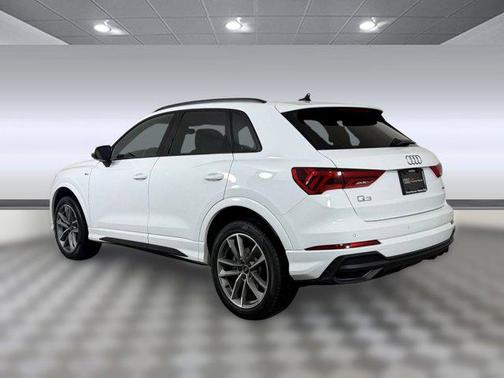 2025 Audi Q3 Premium 45 TFSI S line quattro Tiptronic