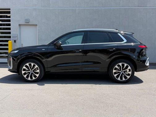 Mythos Black Metallic 2026 Audi Q3 TFSI quattro S tronic