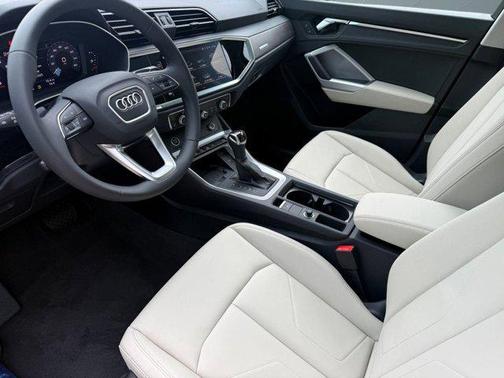 2025 Audi Q3 Premium 45 TFSI S line quattro Tiptronic