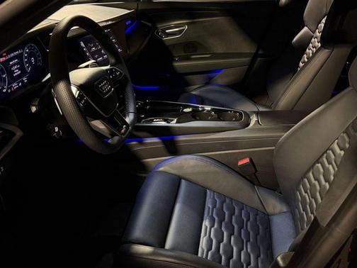 Mythos Black Metallic 2024 Audi RS e-tron GT quattro