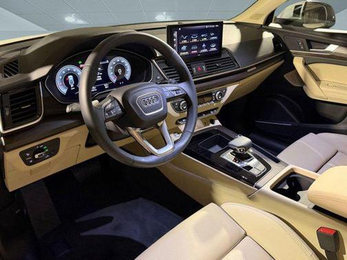 Arkona White 2024 Audi Q5 45 S line Premium Plus