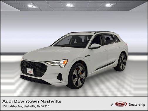 Glacier White Metallic 2023 Audi e-tron Premium Plus quattro
