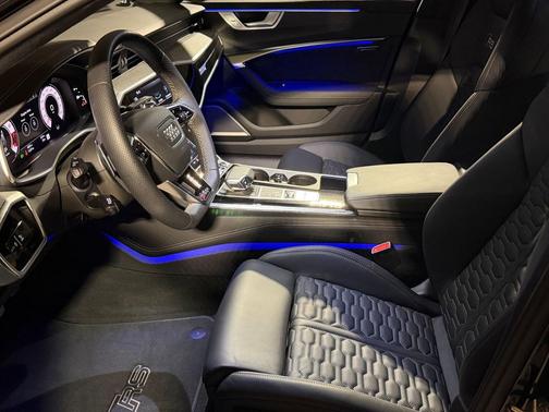 Sebring Black Crystal Effect 2024 Audi RS 6 Avant 4.0T