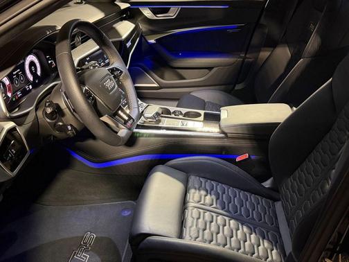 Sebring Black Crystal Effect 2024 Audi RS 6 Avant 4.0T