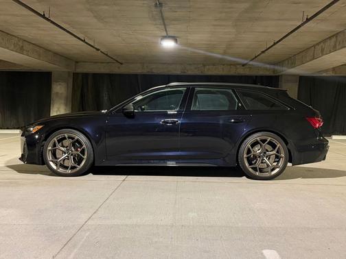 Sebring Black Crystal Effect 2024 Audi RS 6 Avant 4.0T