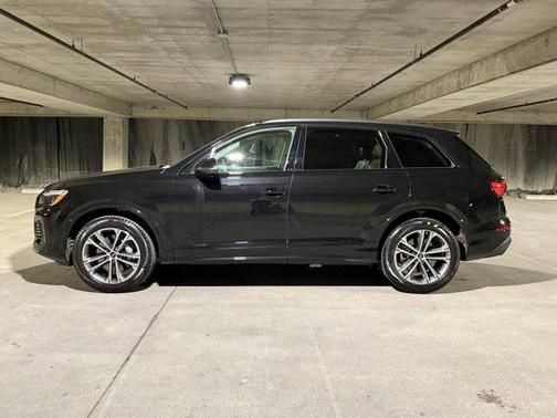 2025 Audi Q7 45 Premium