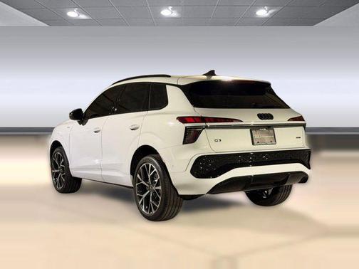 Glacier White Metallic 2026 Audi Q3 TFSI quattro S tronic