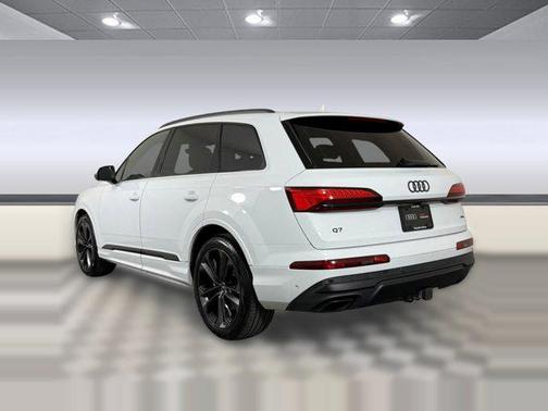Glacier White Metallic 2025 Audi Q7 55 Premium Plus