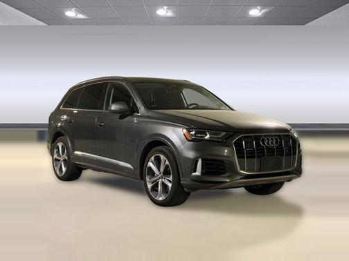 Samurai Gray Metallic 2023 Audi Q7 55 Premium Plus