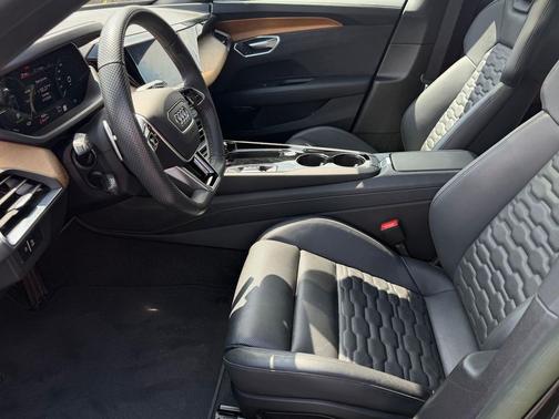 Mythos Black Metallic 2023 Audi e-tron GT Premium Plus