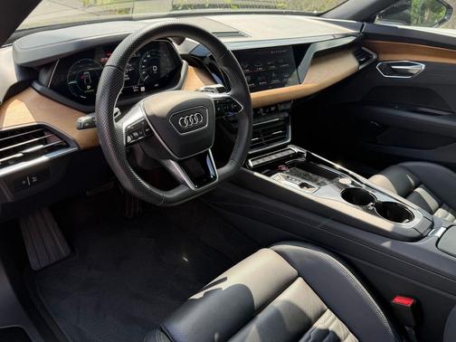 Mythos Black Metallic 2023 Audi e-tron GT Premium Plus