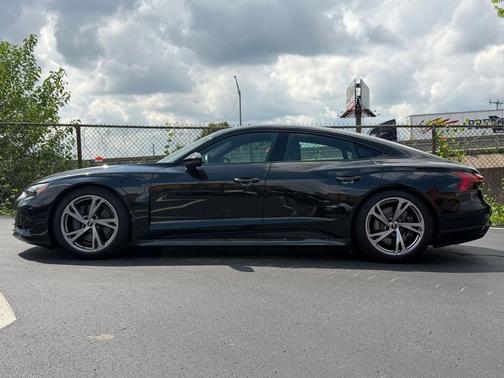 Mythos Black Metallic 2023 Audi e-tron GT Premium Plus