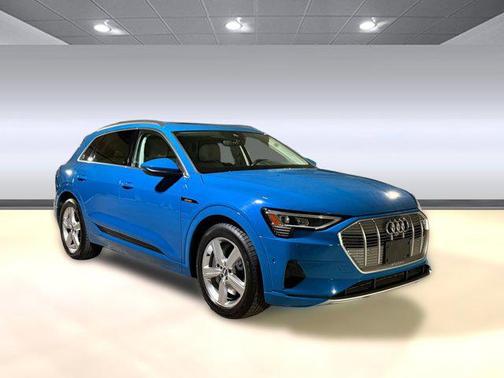 2019 Audi e-tron Premium Plus