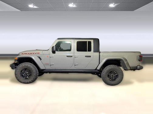 Sting-Gray Clearcoat 2022 Jeep Gladiator Mojave 4x4