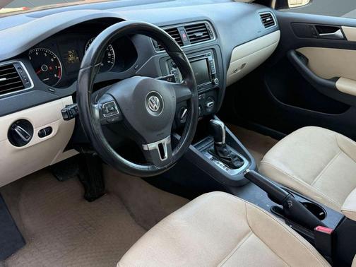 Black Uni 2012 Volkswagen Jetta SE