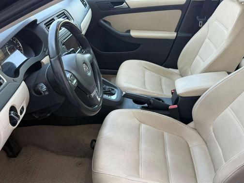 Black Uni 2012 Volkswagen Jetta SE