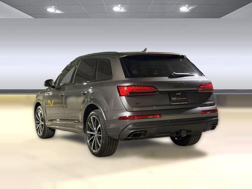 Samurai Gray Metallic 2026 Audi Q7 45 Premium Plus