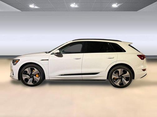 Glacier White Metallic 2023 Audi e-tron Premium Plus quattro