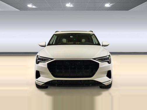 Glacier White Metallic 2023 Audi e-tron Premium Plus quattro