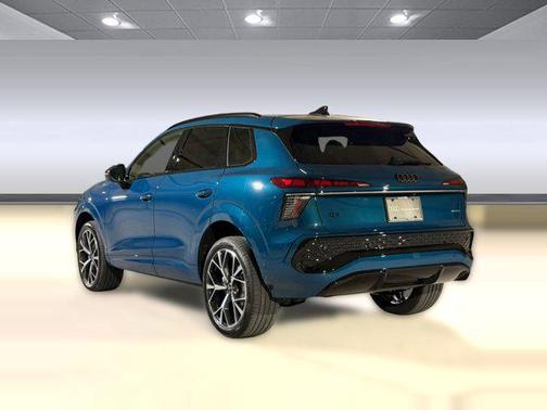 Malpelo Blue Metallic 2026 Audi Q3 TFSI quattro S tronic