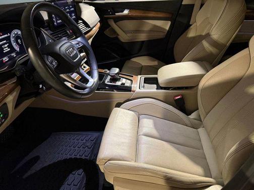 2022 Audi Q5 45 S line Premium Plus