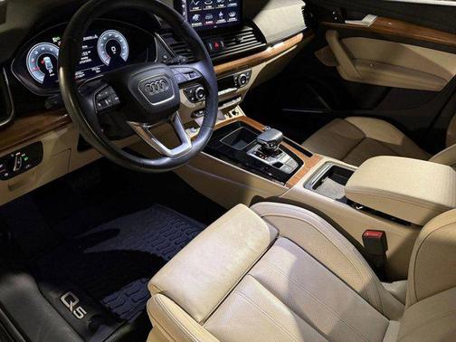 2022 Audi Q5 45 S line Premium Plus