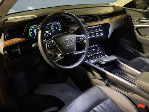 Manhattan Gray Metallic 2019 Audi e-tron Premium Plus